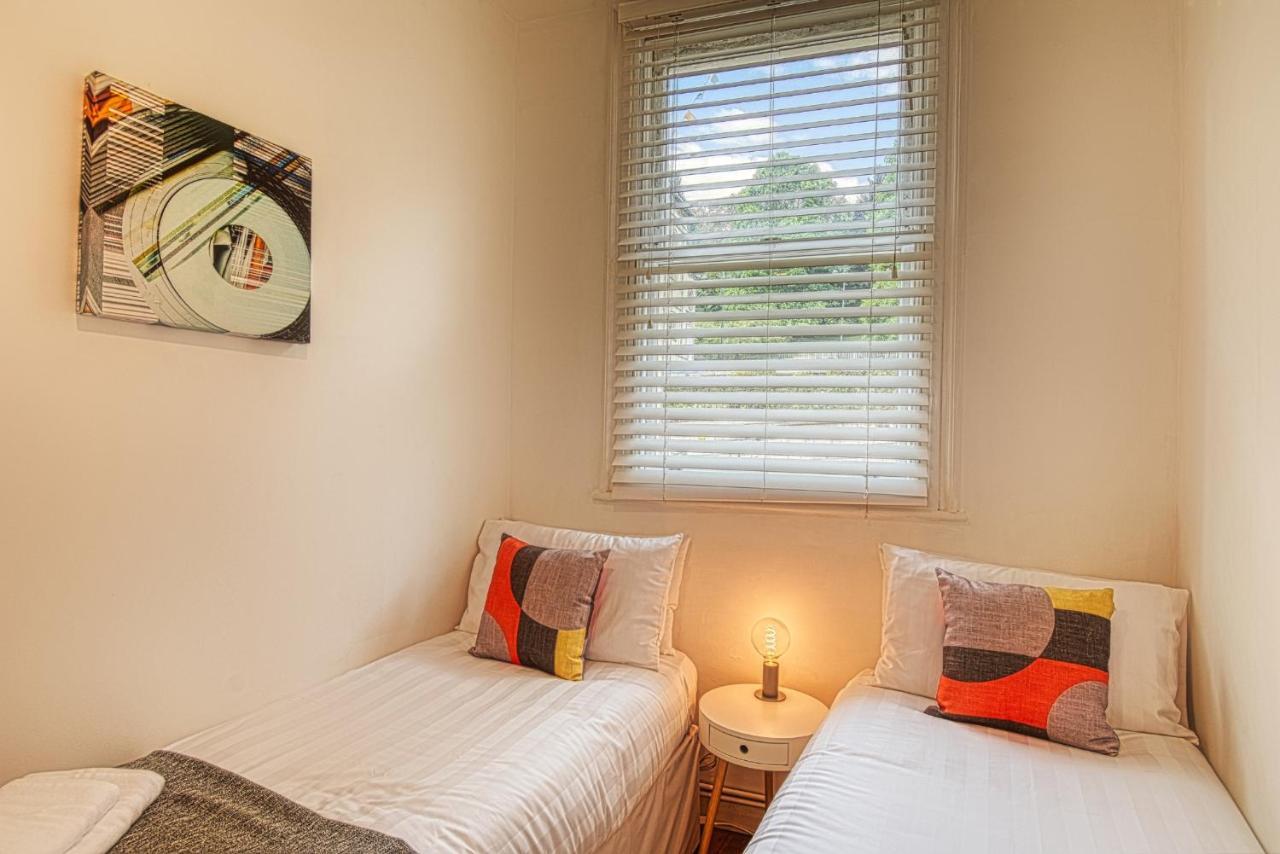 2 Bedroom Apartment In Bath City Centre With Garden & Free Parking Dış mekan fotoğraf