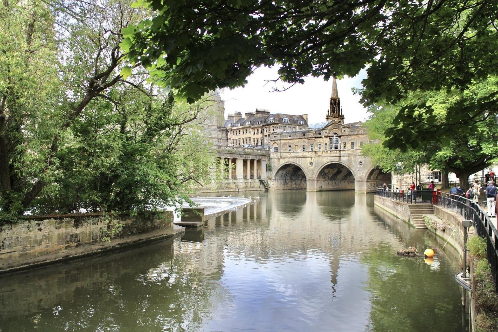 2 Bedroom Apartment In Bath City Centre With Garden & Free Parking Dış mekan fotoğraf